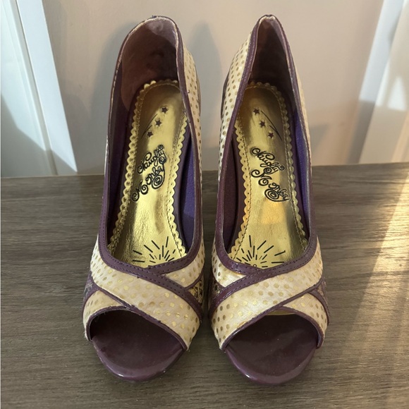 BNWOTB Naughty Monkey Shoes size 9 - Picture 2 of 3